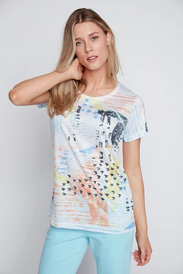 Le t-shirt abstrait avec coeurs dévorés