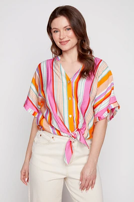 La blouse à rayures avec nœud sur le devant