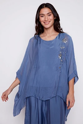 Le caftan en soie avec broderie florale