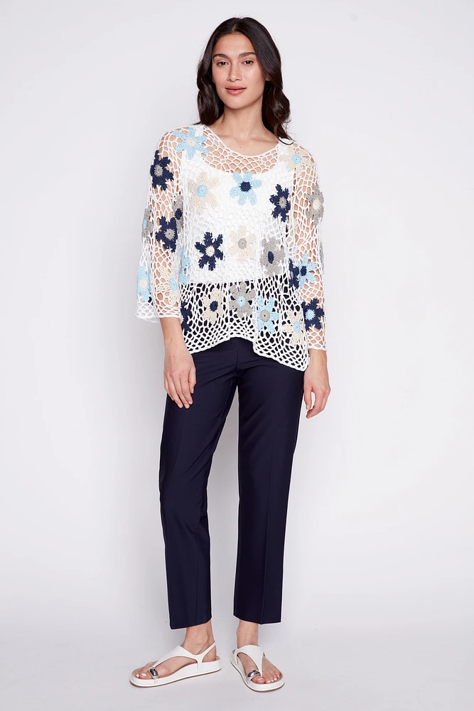 Le haut crocheté fleuri