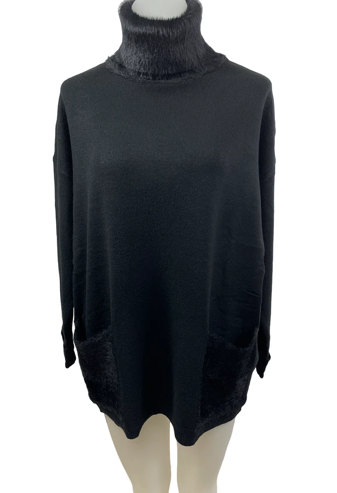 Knitted sweater with angora collar/pockets