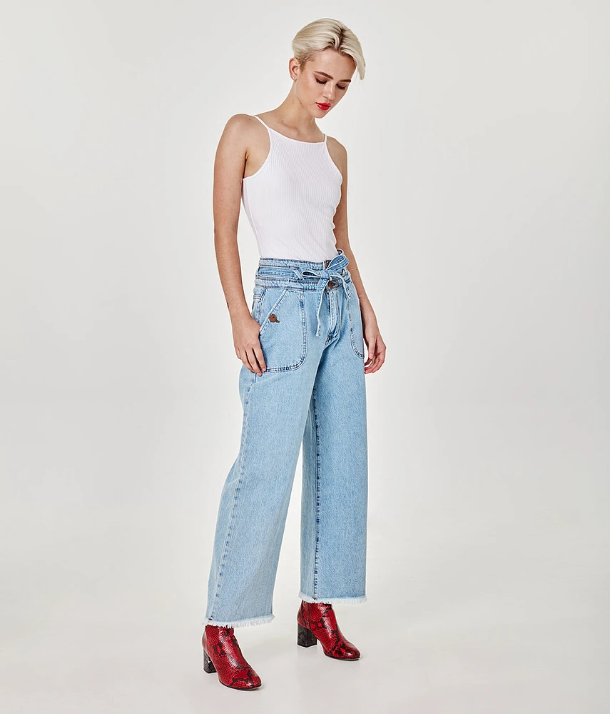 Durable high-waisted denim pants with belt