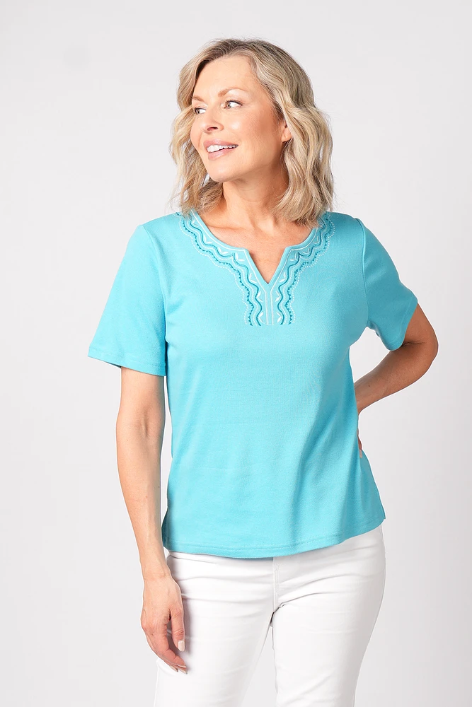 EMBROIDERED T-SHIRT