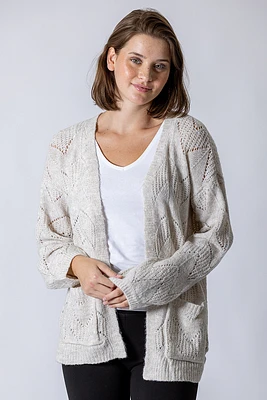 Le cardigan en tricot ajouré 2 tons