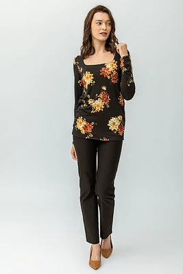 Le pantalon noir étroit