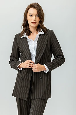 Le blazer noir à rayures