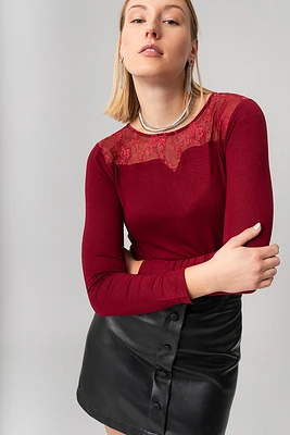 Le t-shirt manches longues insertion de dentelle