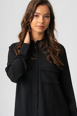 La blouse diaphane unie avec poches
