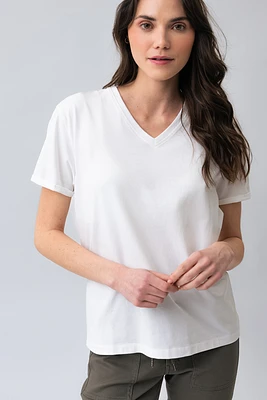 Le t-shirt basique col V