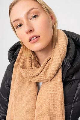 Le foulard en tricot coloré