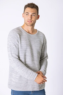 Le chandail en tricot texturé