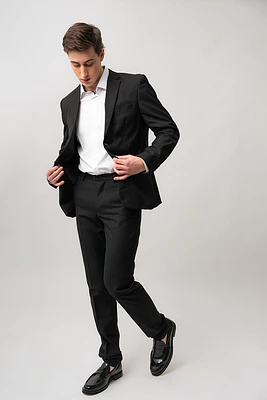 Le pantalon noir à plis
