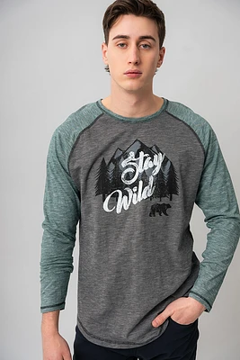 Le t-shirt imprimé à manches raglan