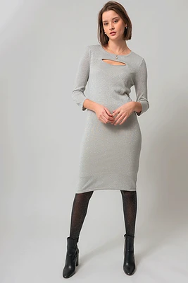 La robe étincelante avec ouverture
