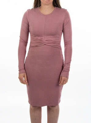La robe légère ajustée avec noeud