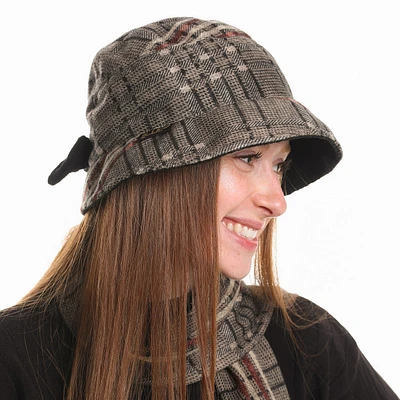 Velvet effect bucket hat with back buckle