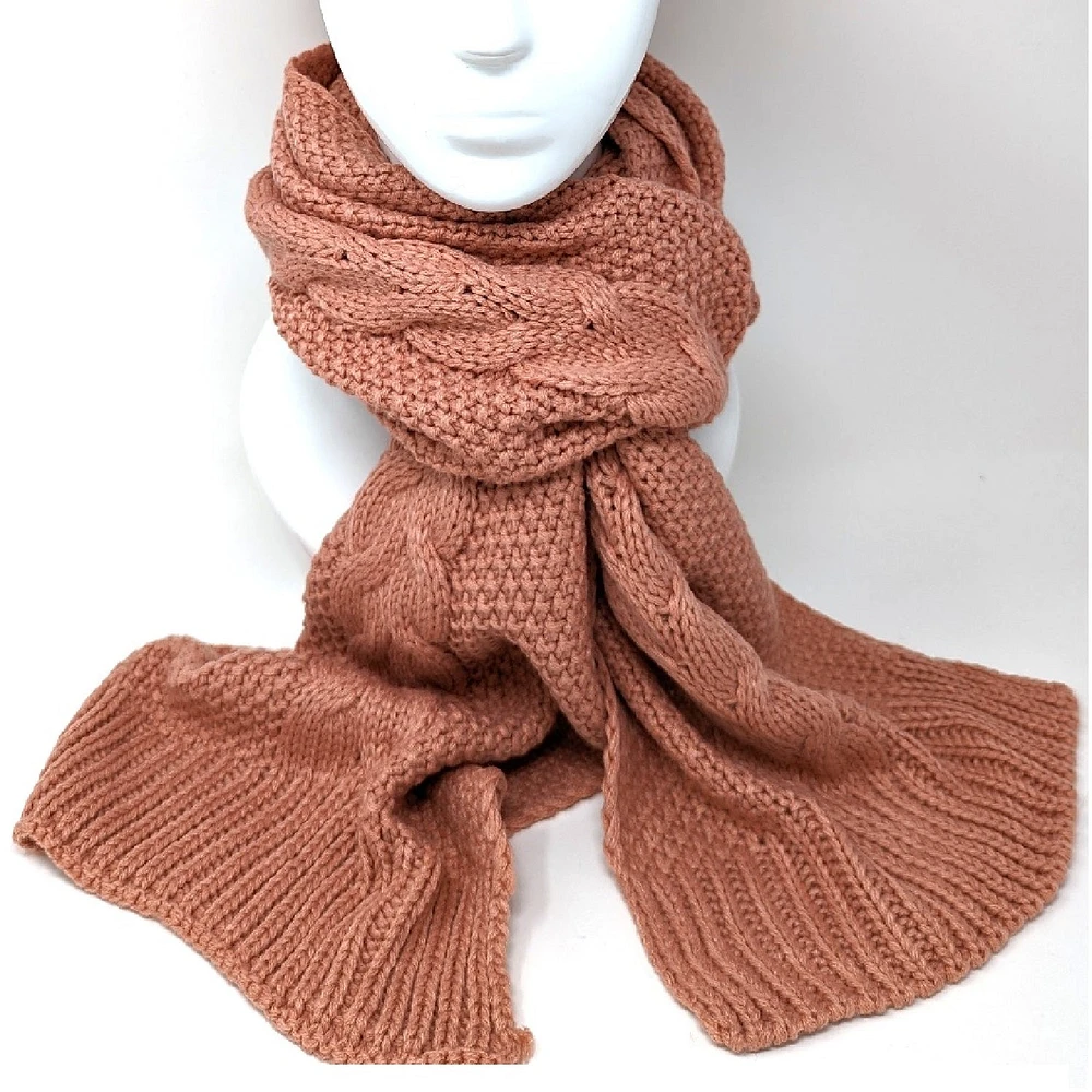 Scarf with cables