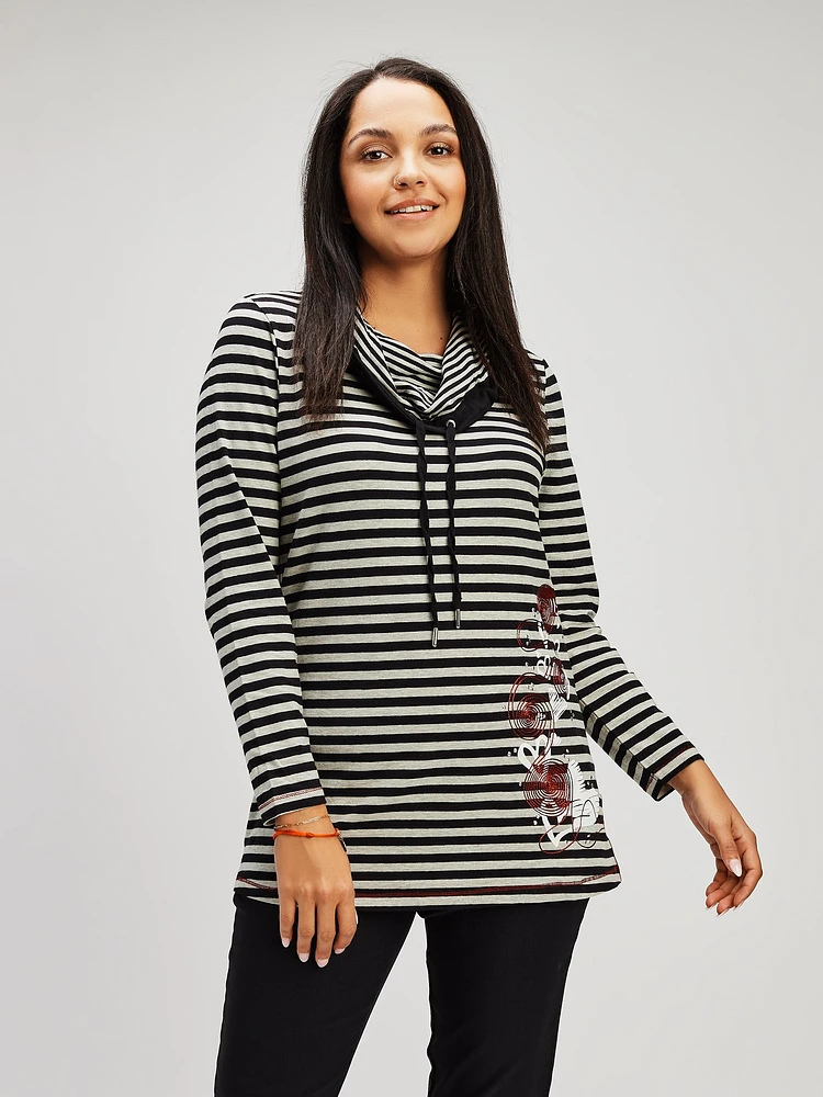 Semi-fitted knit tunic