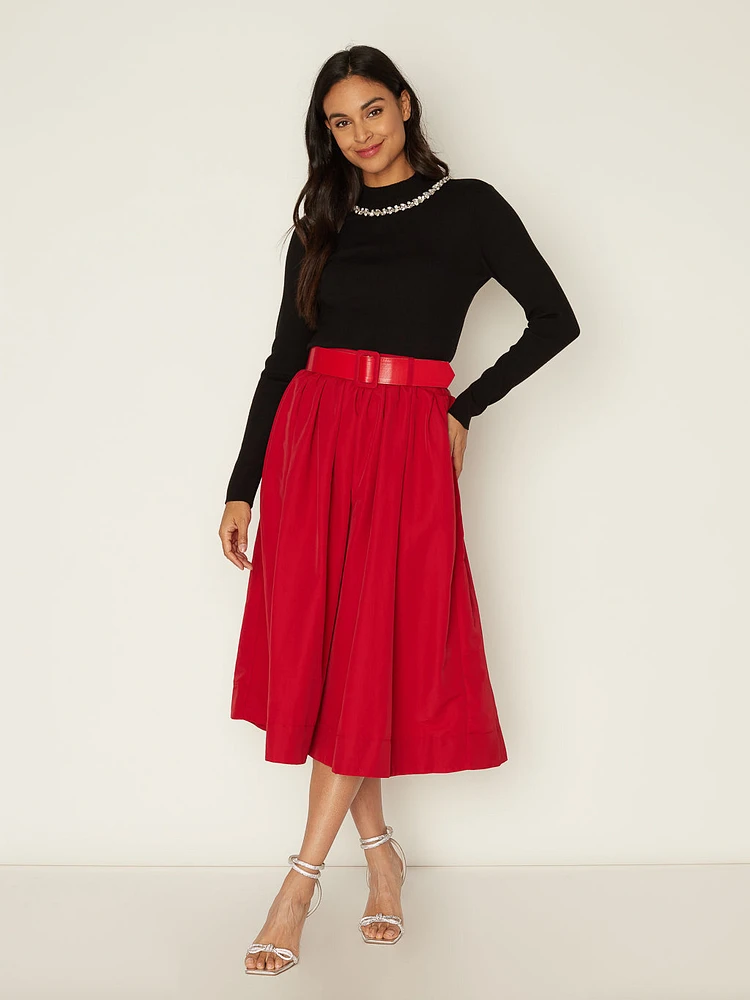 Long-sleeve semi-fitted pullover sweater
