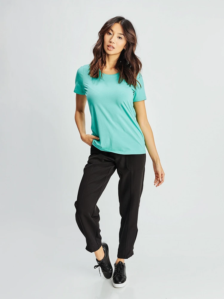 Short-sleeve semi-fitted t-shirt