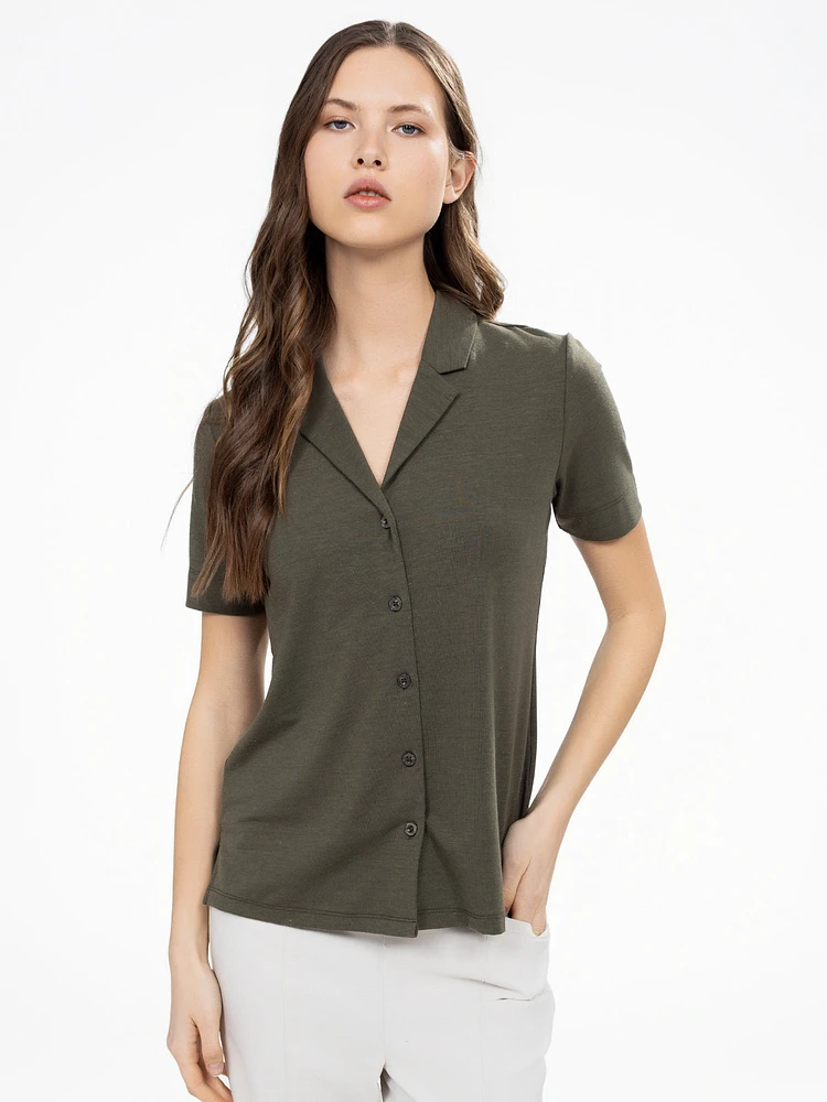 Short-sleeve semi-fitted blouse with buttons