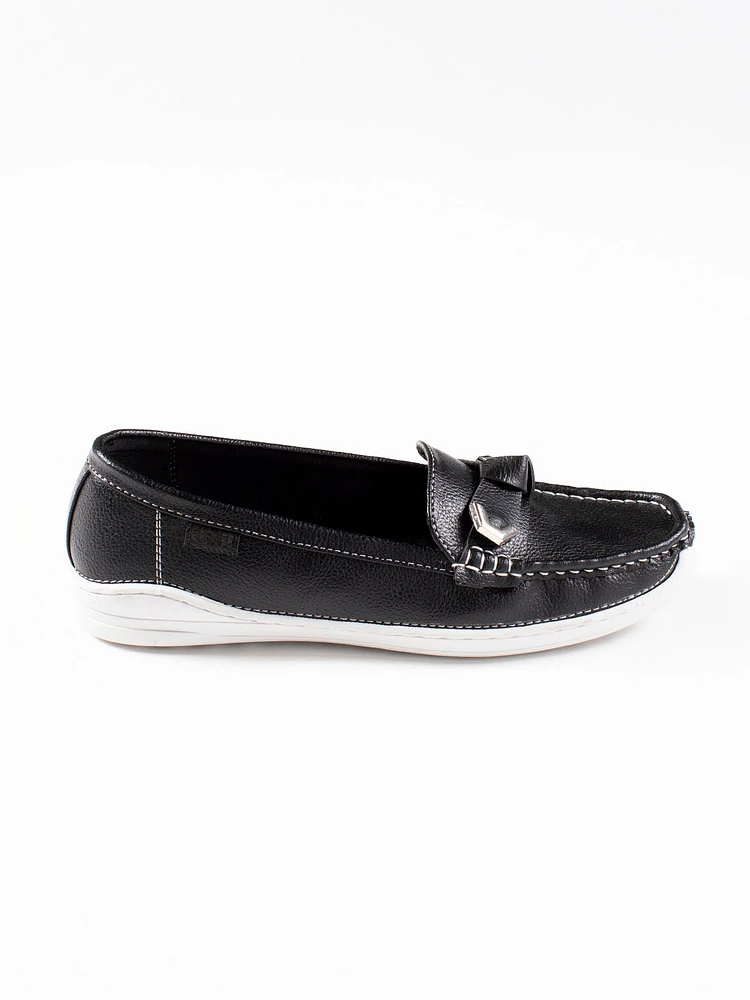 Flat shoes
