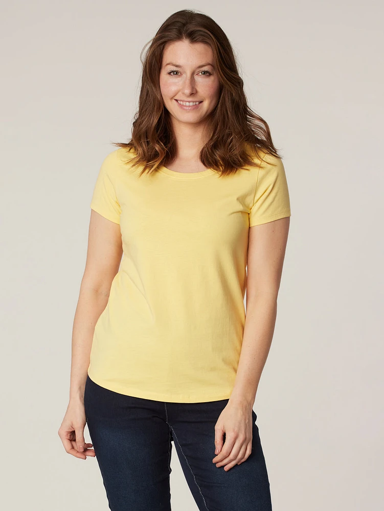 Short-sleeve semi-fitted t-shirt