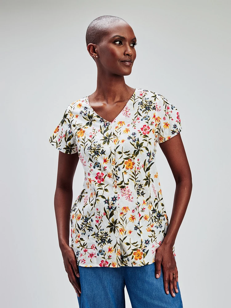 Short-sleeve fitted blouse with buttons