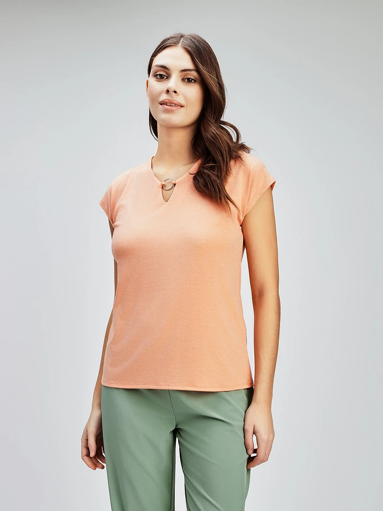 Short-sleeve semi-fitted t-shirt