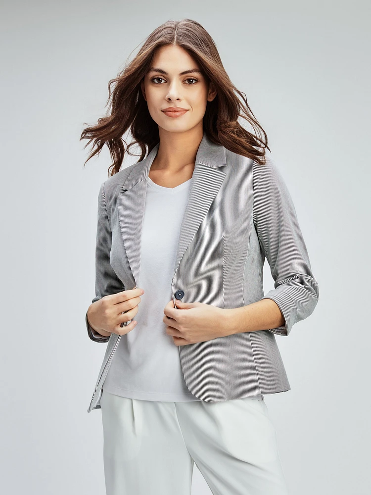 3/4-sleeve semi-fitted blazer