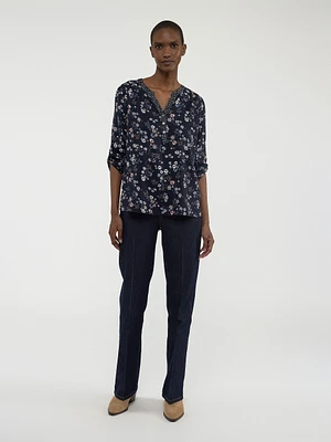 3/4-sleeve semi-fitted blouse