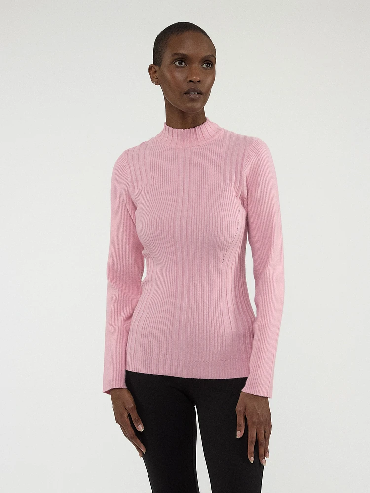 Long-sleeve semi-fitted pullover sweater