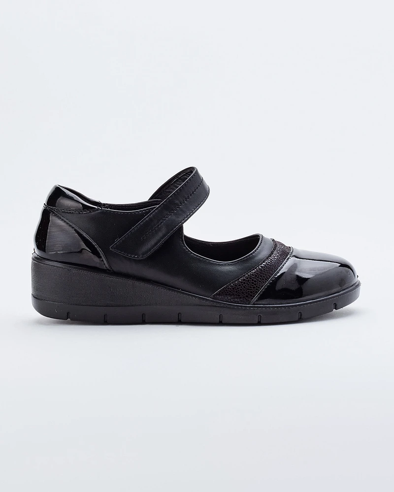 Flat shoes