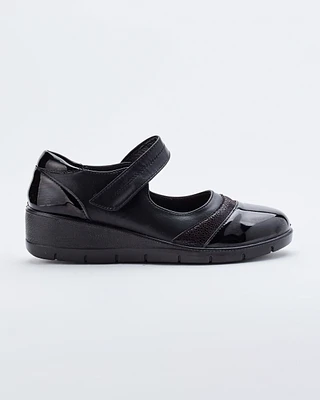 Flat shoes