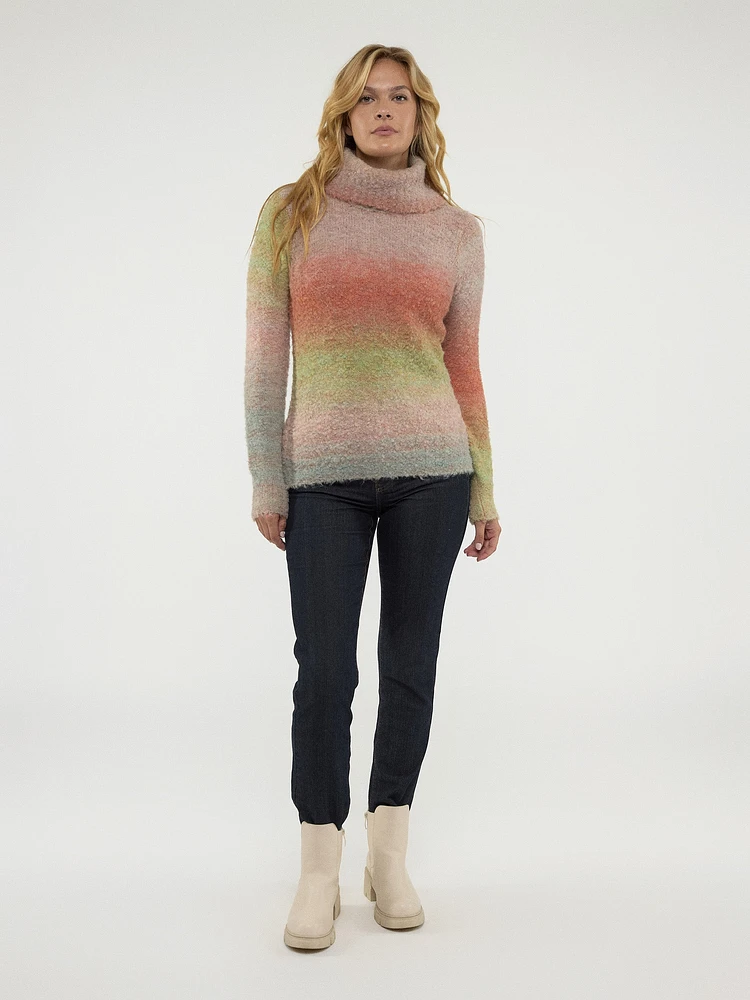 Long-sleeve semi-fitted pullover sweater