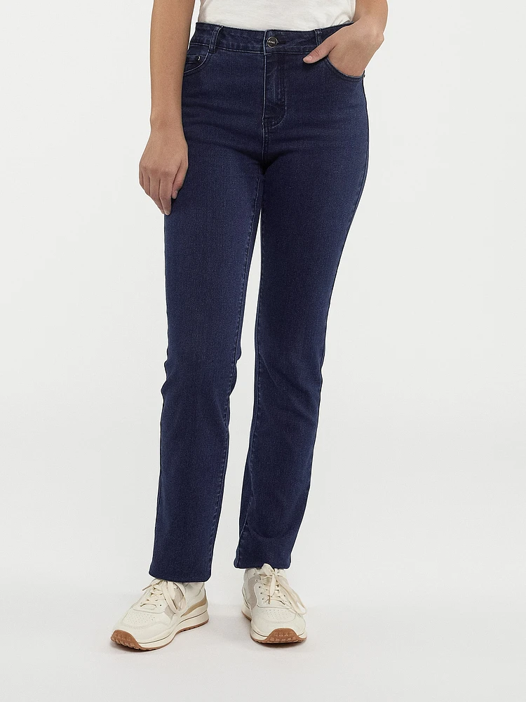 Straight semi-fitted jean