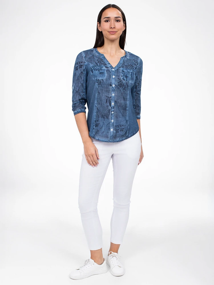 3/4-sleeve semi-fitted blouse with buttons