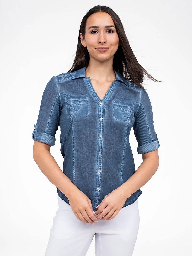 3/4-sleeve semi-fitted blouse with buttons