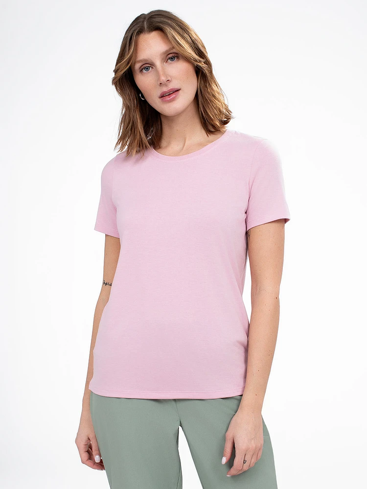Short-sleeve semi-fitted t-shirt