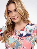 Short-sleeve semi-fitted t-shirt