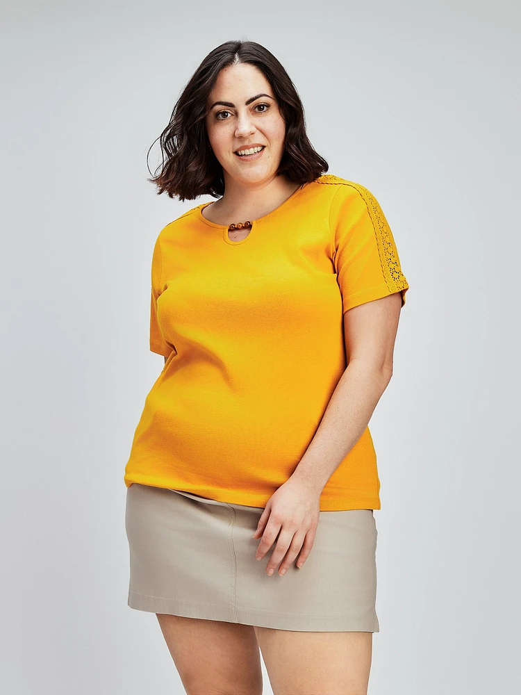 Short-sleeve semi-fitted t-shirt