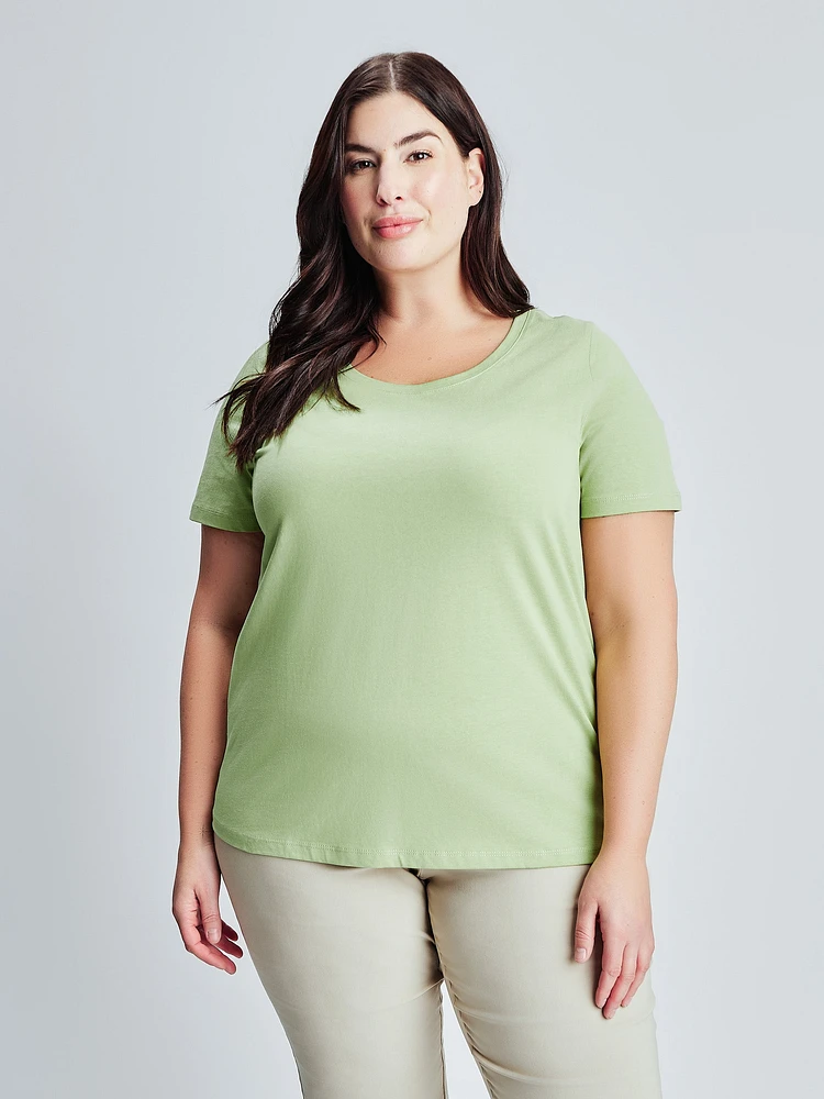 Short-sleeve semi-fitted t-shirt