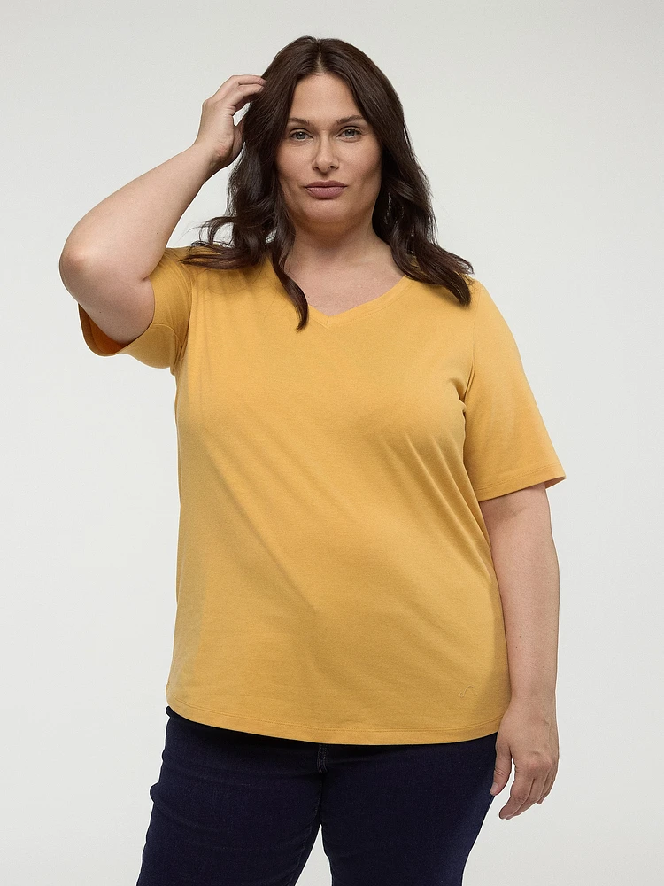 Short-sleeve semi-fitted t-shirt