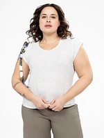 Short-sleeve semi-fitted t-shirt