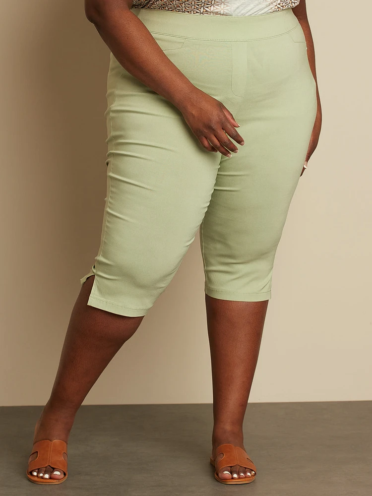 Straight semi-fitted pull-on capri