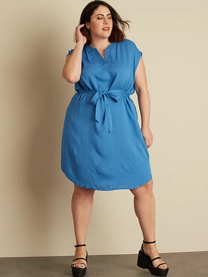 Robe droite avec ceinture