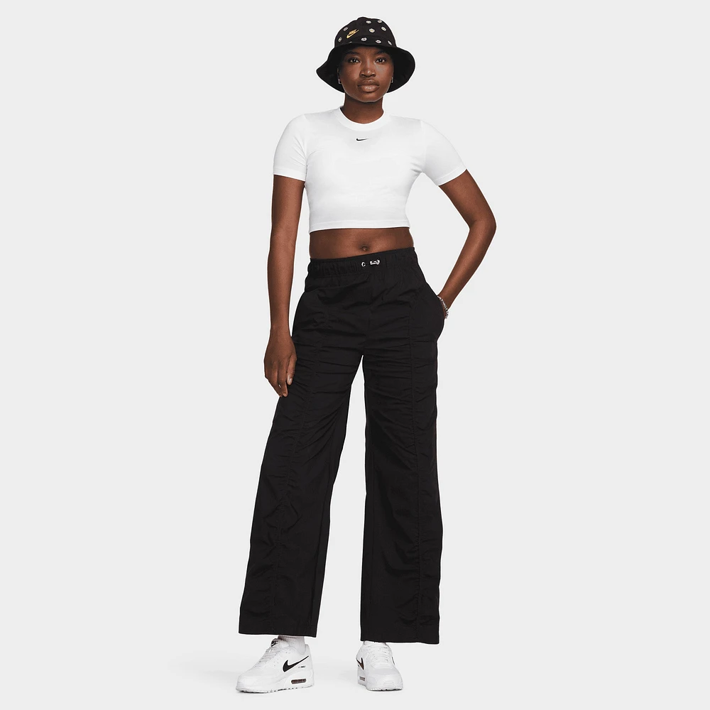 Nike Sportswear Women's Essential Slim-Fit Crop T-shirt / White