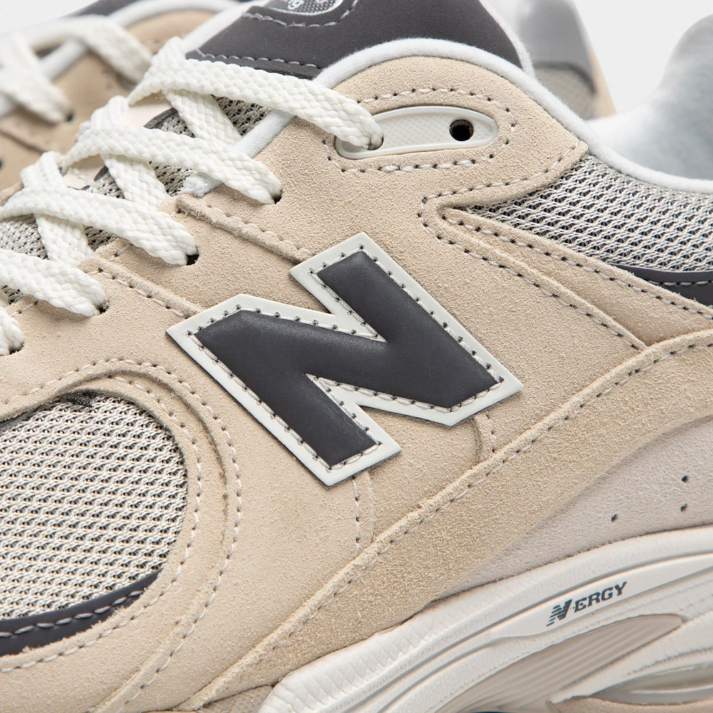 New Balance 2002RFA Sandstone / Magnet