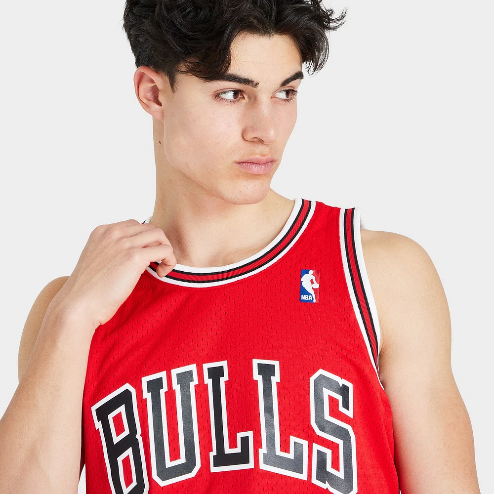 Mitchell & Ness NBA Chicago Bulls Dennis Rodman Swingman Jersey / Red