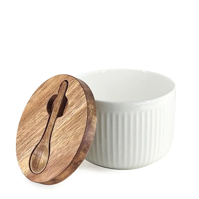 Main de sel avec cuillère